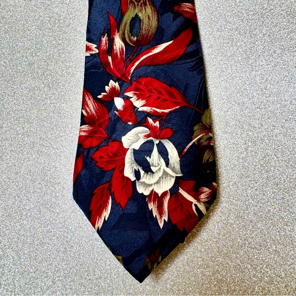 Pierre Cardin  100% silk ,dark blue floral necktie